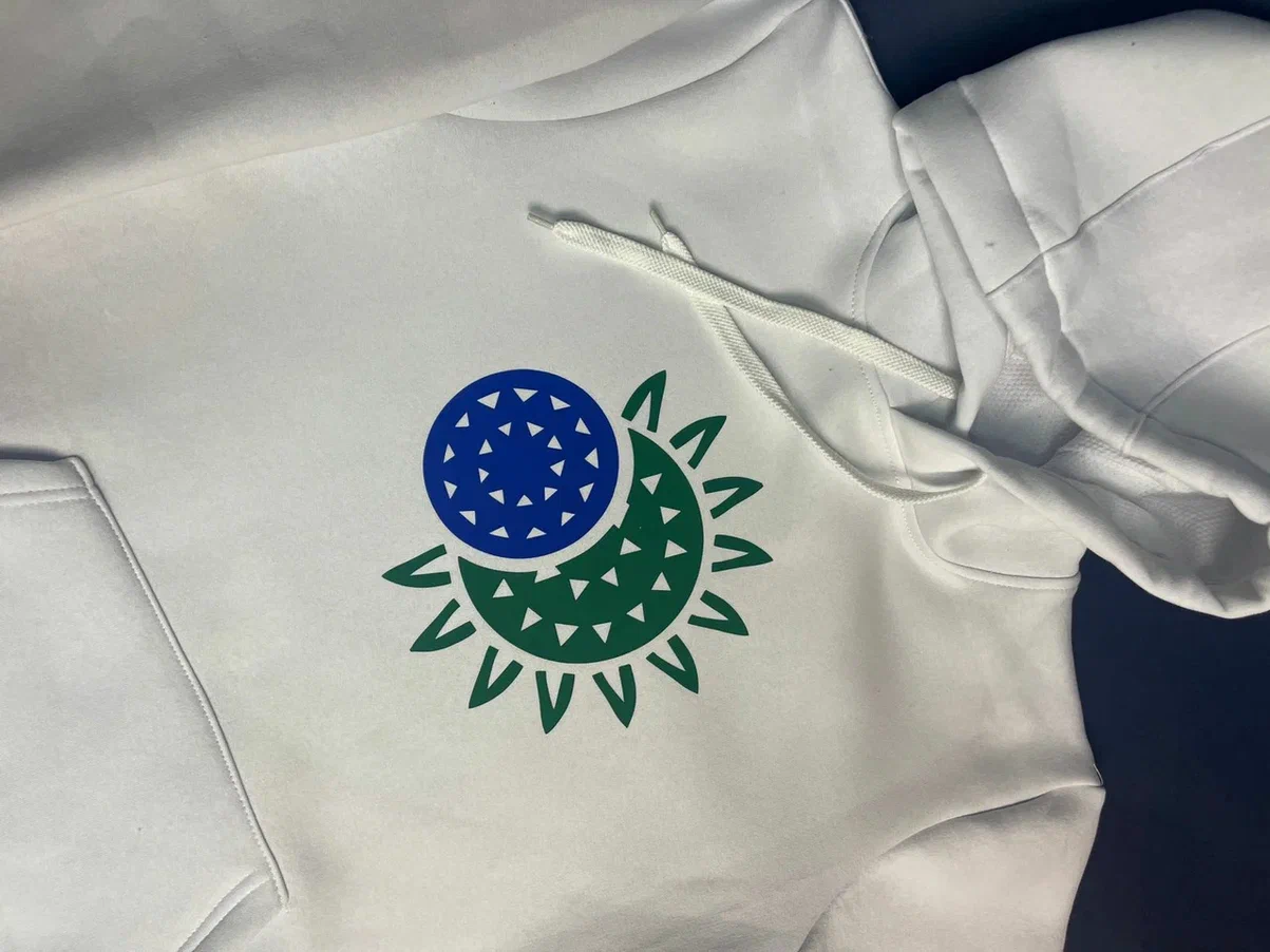 Толстовка с принтом — работа студии UNI-WEAR